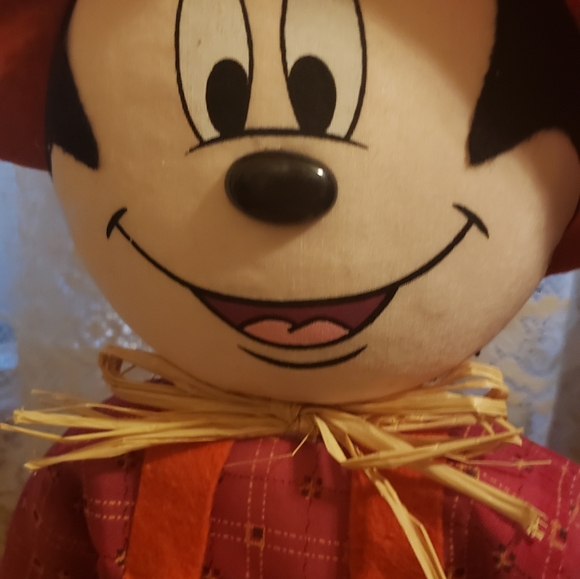 20-inch Minnie Mouse scarecrow decoration  - Picture 7 of 12